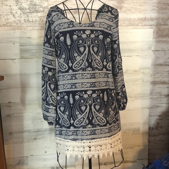 Rue21 Dresses & Skirts - Rue21 blue and white lace graphic dress open sleeves knee length size large